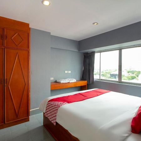 Oyo 602 L'Hotel Бангкок Экстерьер фото