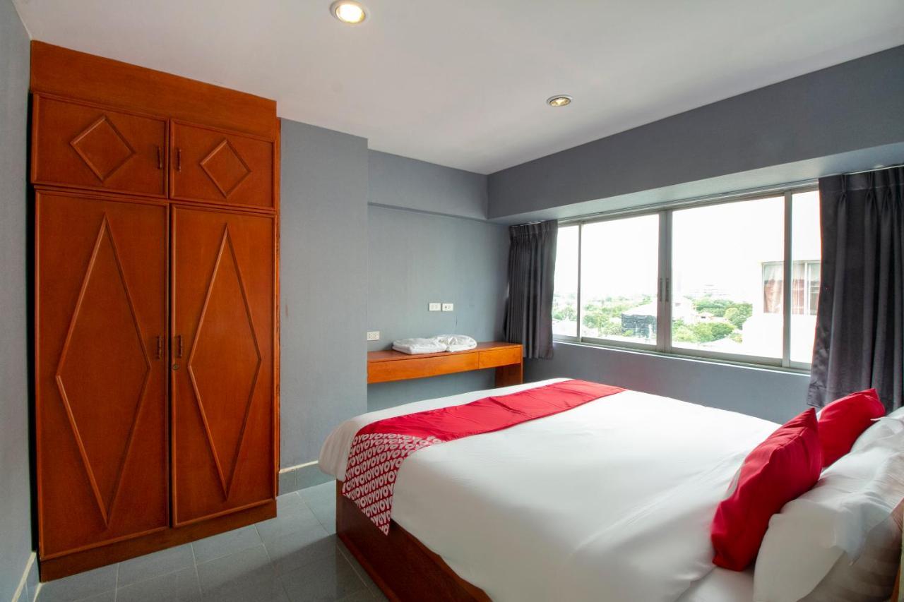 Oyo 602 L'Hotel Бангкок Экстерьер фото