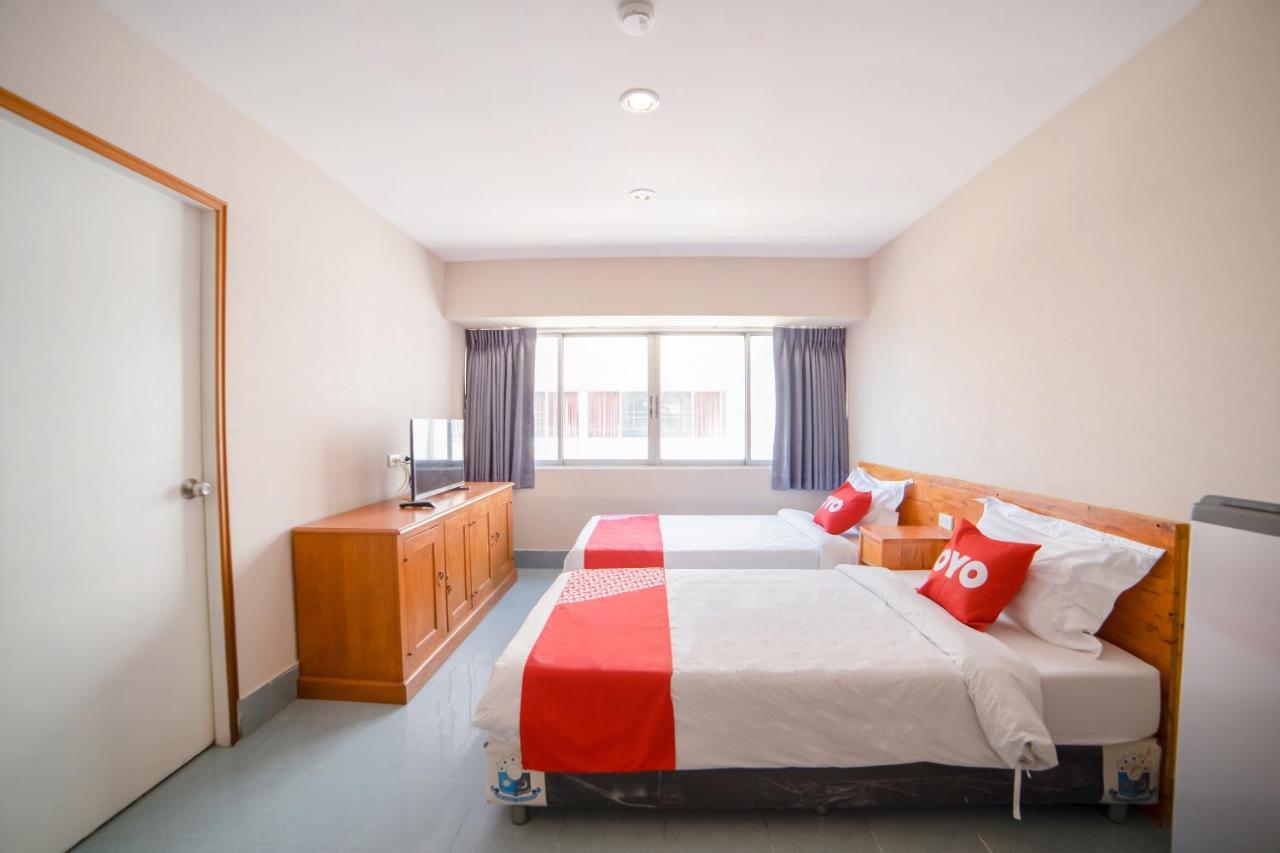 Oyo 602 L'Hotel Бангкок Экстерьер фото