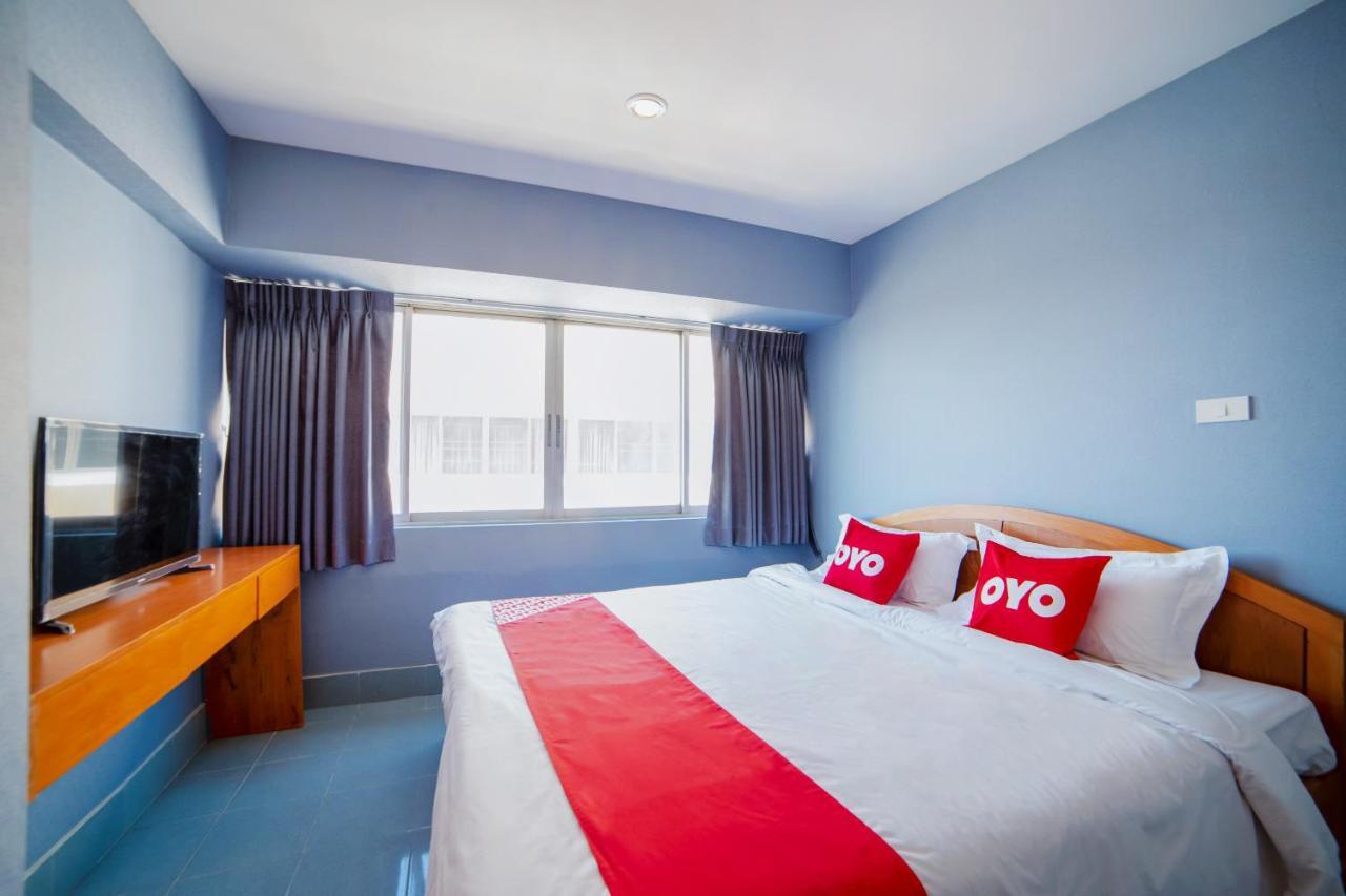 Oyo 602 L'Hotel Бангкок Экстерьер фото