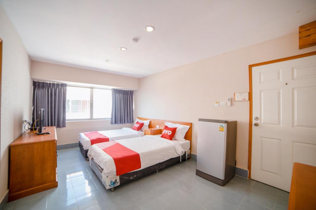 Oyo 602 L'Hotel Бангкок Экстерьер фото