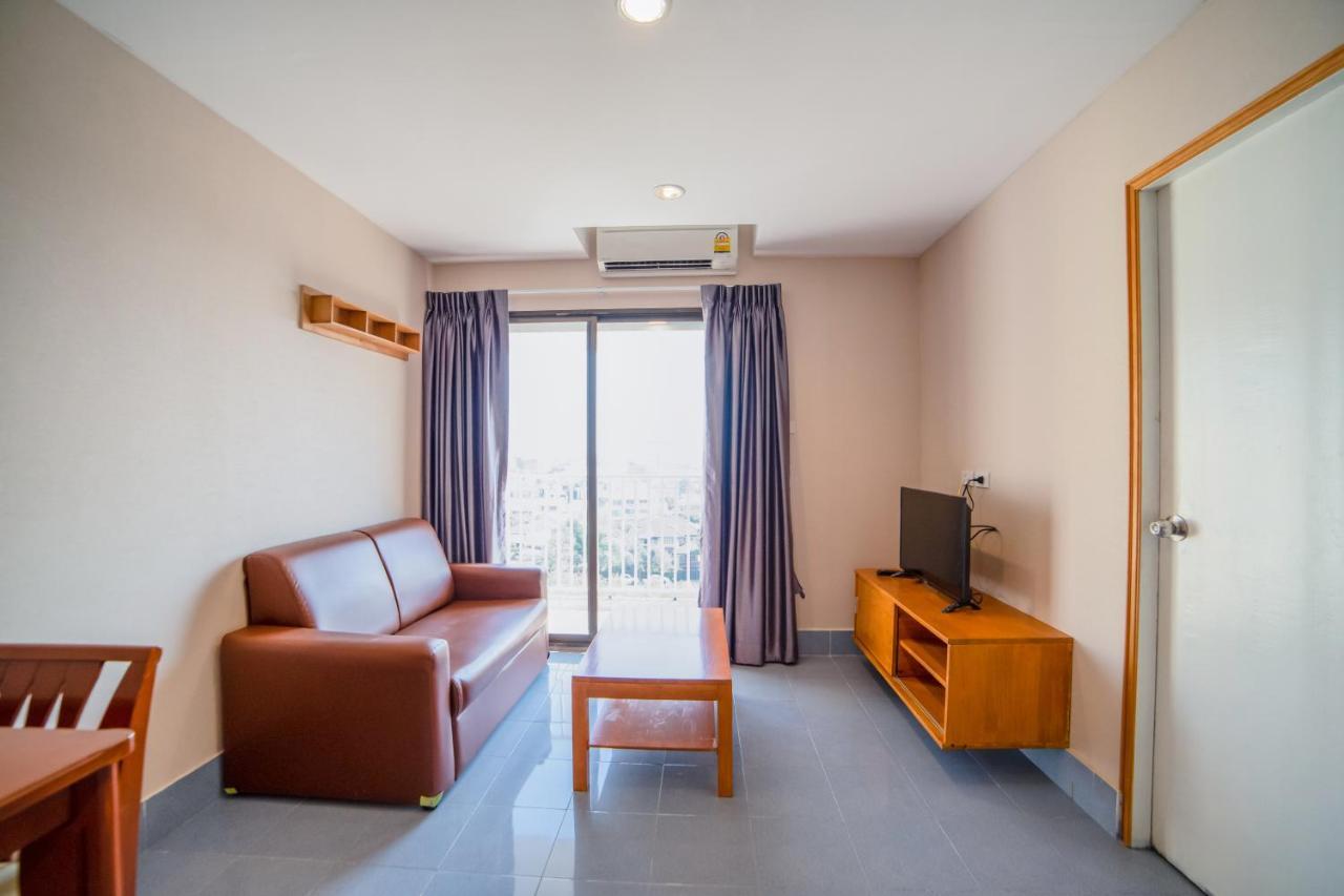 Oyo 602 L'Hotel Бангкок Экстерьер фото