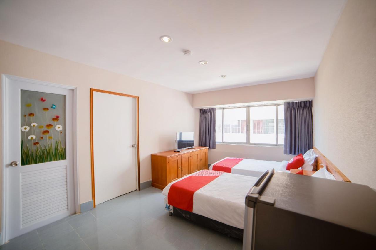 Oyo 602 L'Hotel Бангкок Экстерьер фото