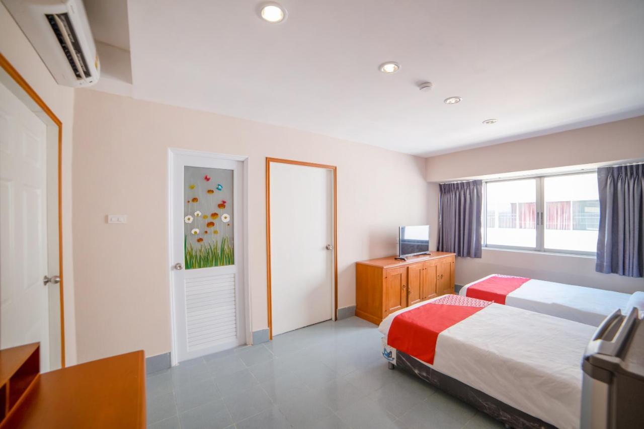 Oyo 602 L'Hotel Бангкок Экстерьер фото