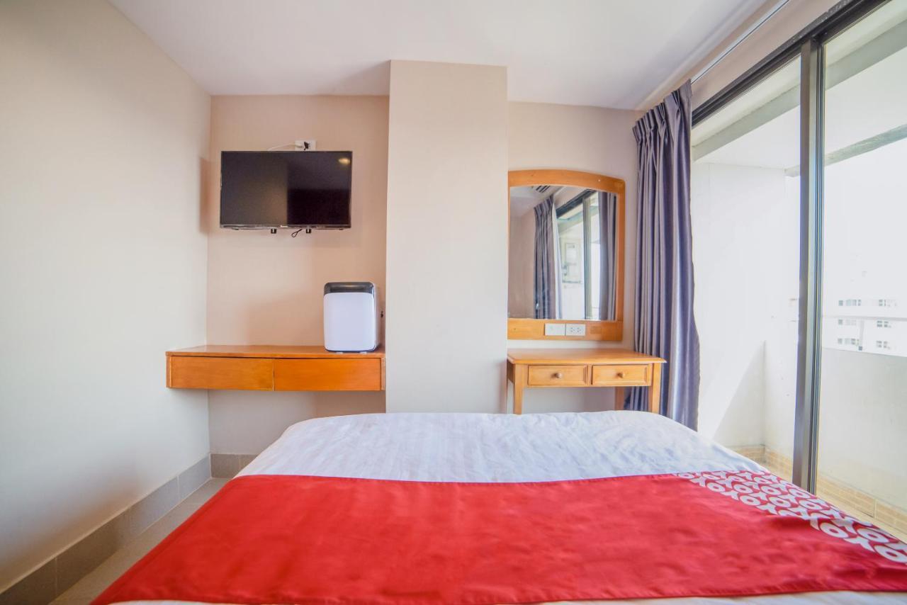 Oyo 602 L'Hotel Бангкок Экстерьер фото