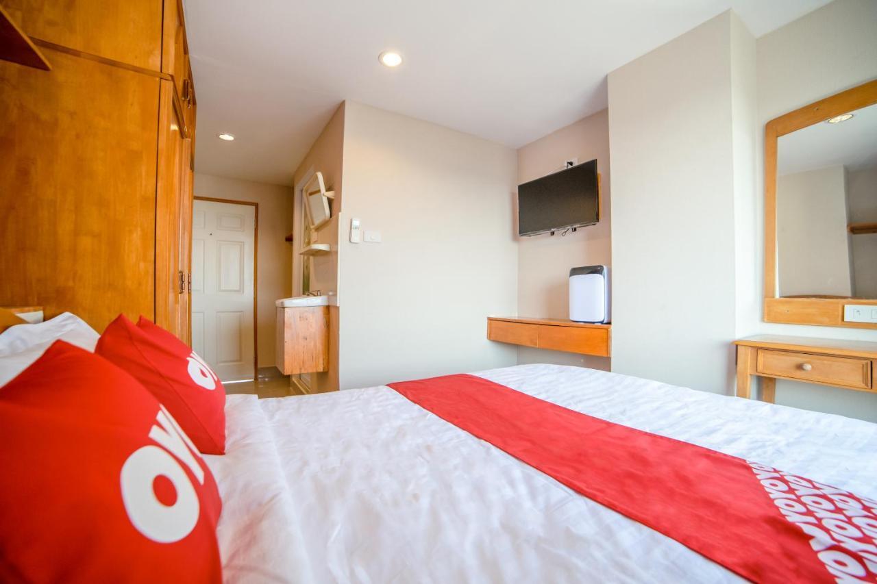 Oyo 602 L'Hotel Бангкок Экстерьер фото