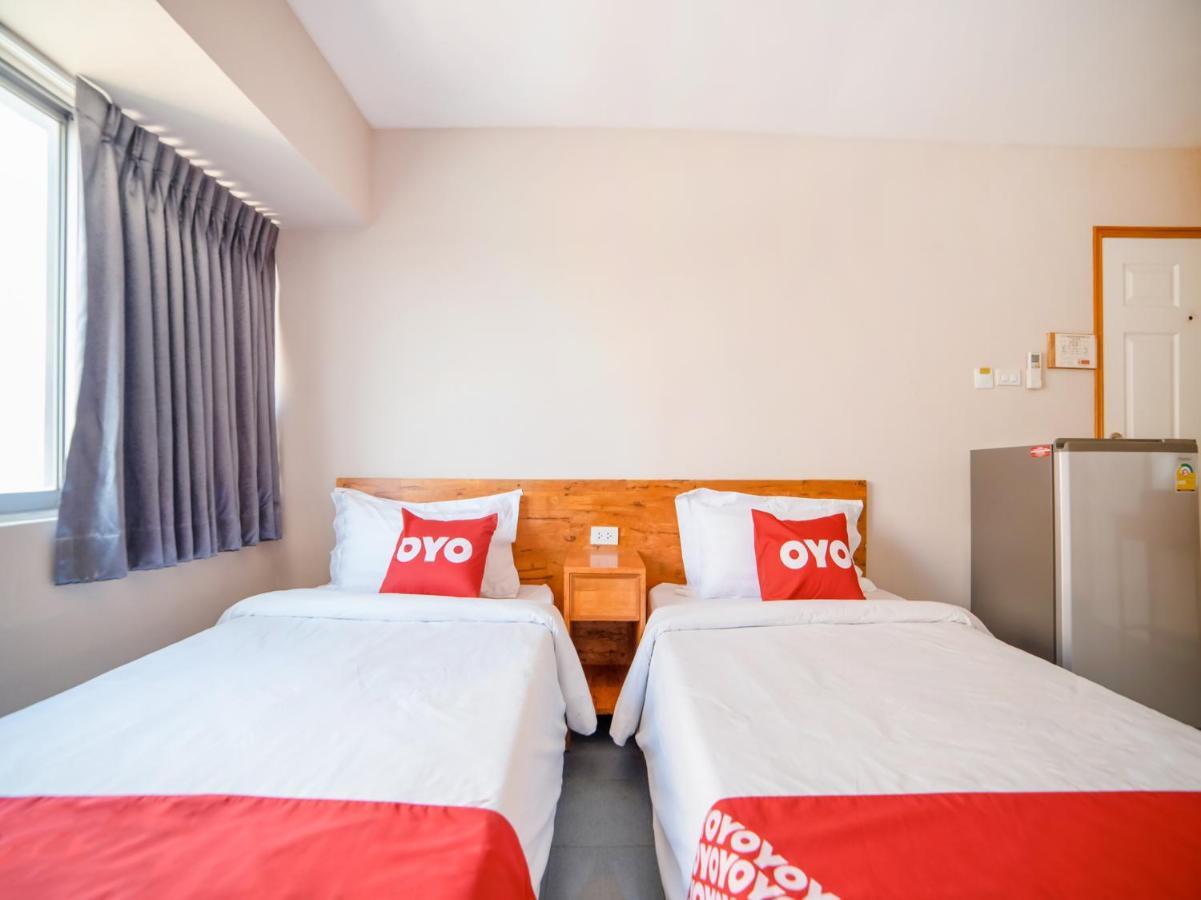 Oyo 602 L'Hotel Бангкок Экстерьер фото